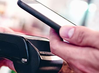 Burlas digitais em viagem: que proteção faz sentido quando leva a vida no telemóvel?